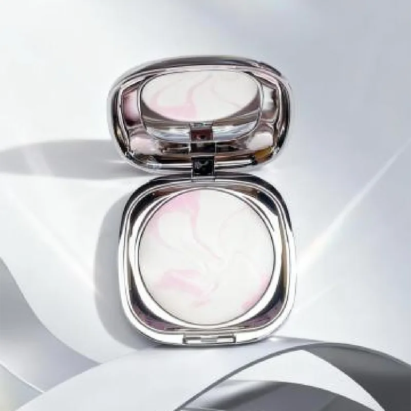 Poudre compacte transparente et légère